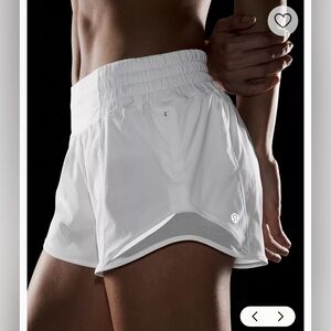 Lululemon Hotty Hot Shorts 2.5” in White Size 6
